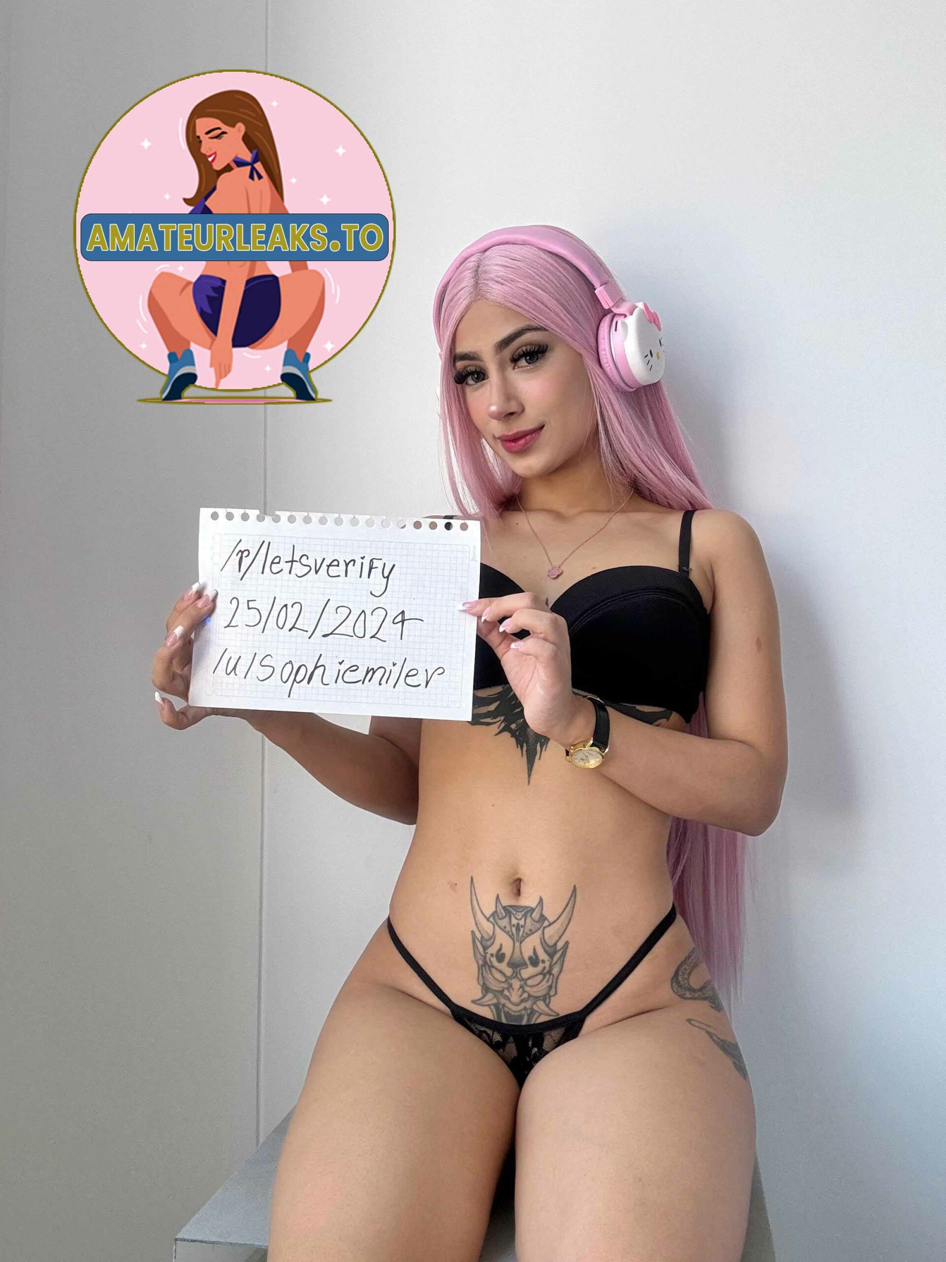 SophieMiler – Reddit Leaks of Emo Big Tits Girl